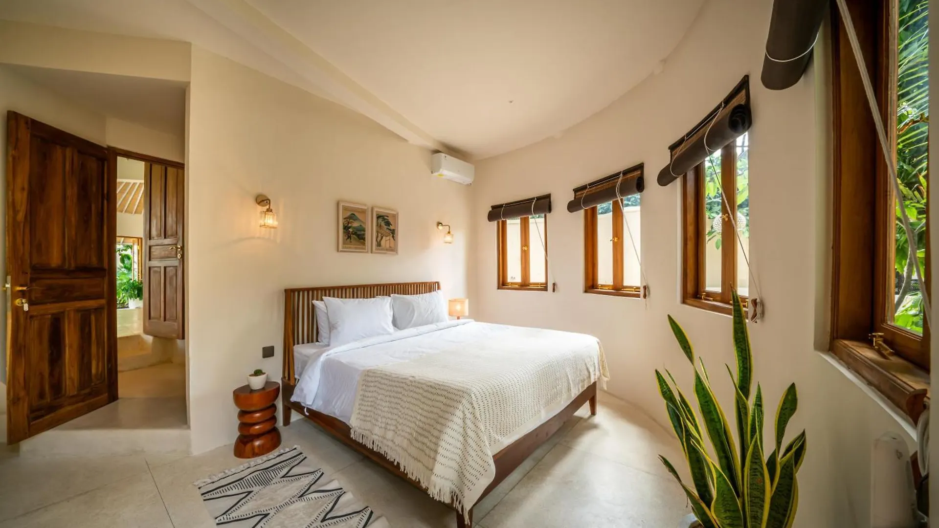 Villa Meraki, 6Br, Incl Breakfast, Heart Of Seminyak, Walking Distance To Restaurants, Bars And Shops, Tropical Garden