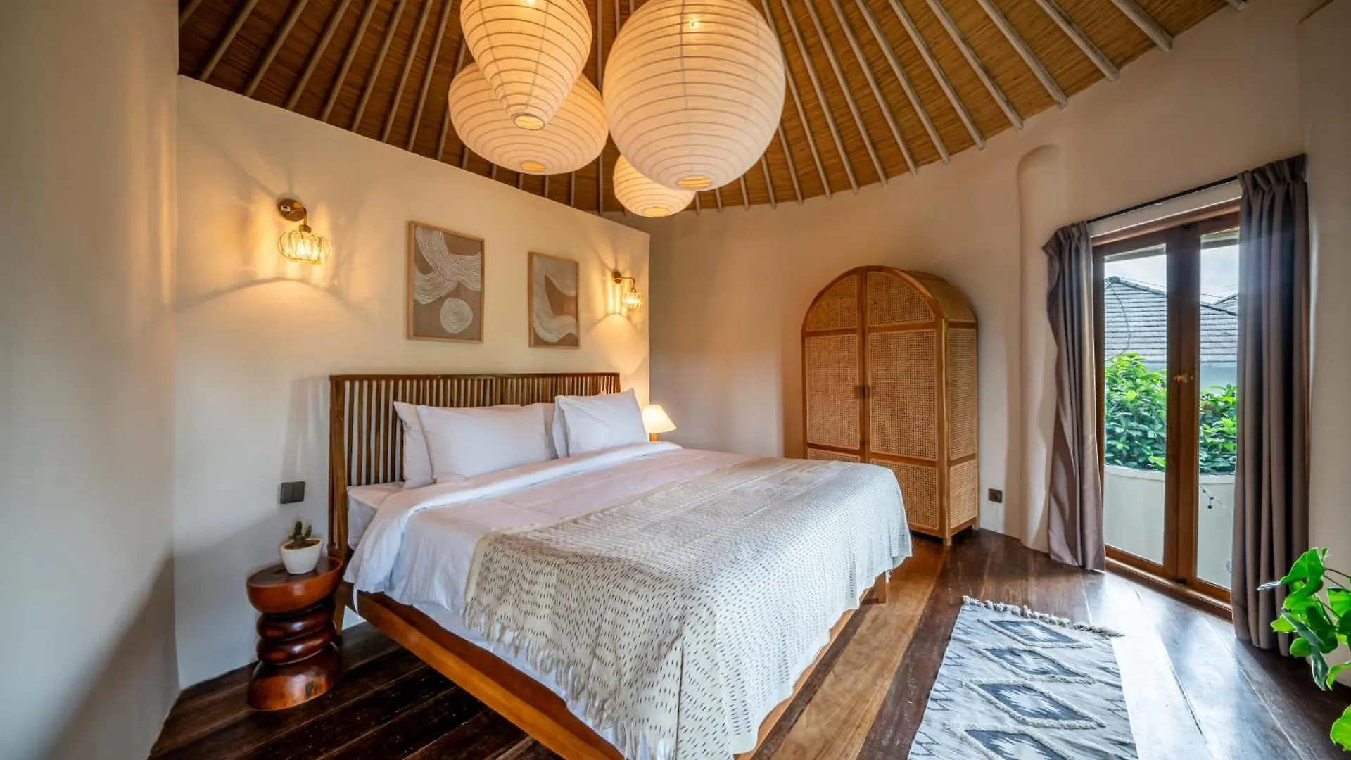 Villa Meraki, 6Br, Incl Breakfast, Heart Of Seminyak, Walking Distance To Restaurants, Bars And Shops, Tropical Garden