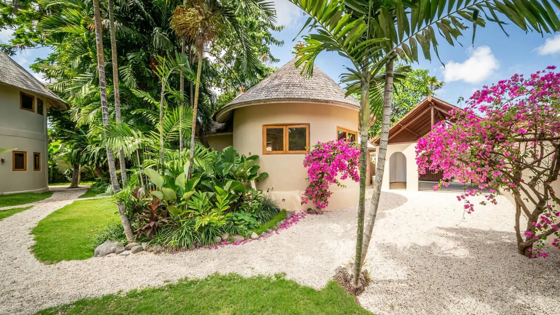 Villa Meraki, 6Br, Incl Breakfast, Heart Of Seminyak, Walking Distance To Restaurants, Bars And Shops, Tropical Garden
