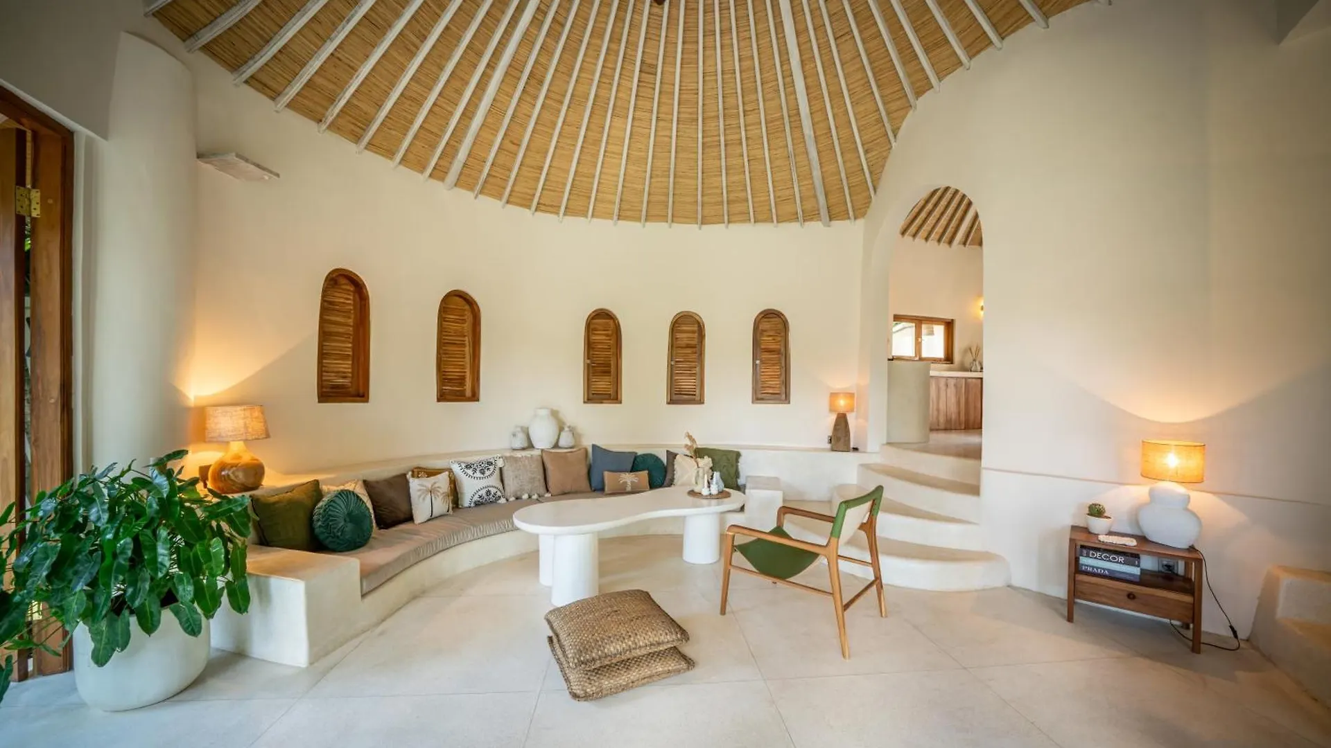Villa Meraki, 6Br, Incl Breakfast, Heart Of Seminyak, Walking Distance To Restaurants, Bars And Shops, Tropical Garden