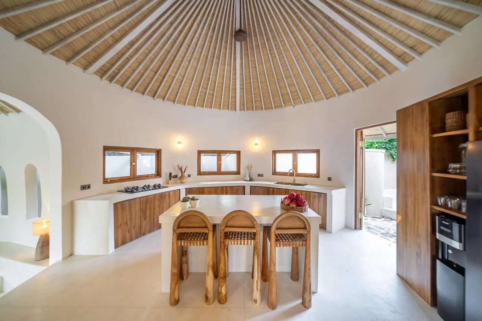 Villa Meraki, 6Br, Incl Breakfast, Heart Of Seminyak, Walking Distance To Restaurants, Bars And Shops, Tropical Garden