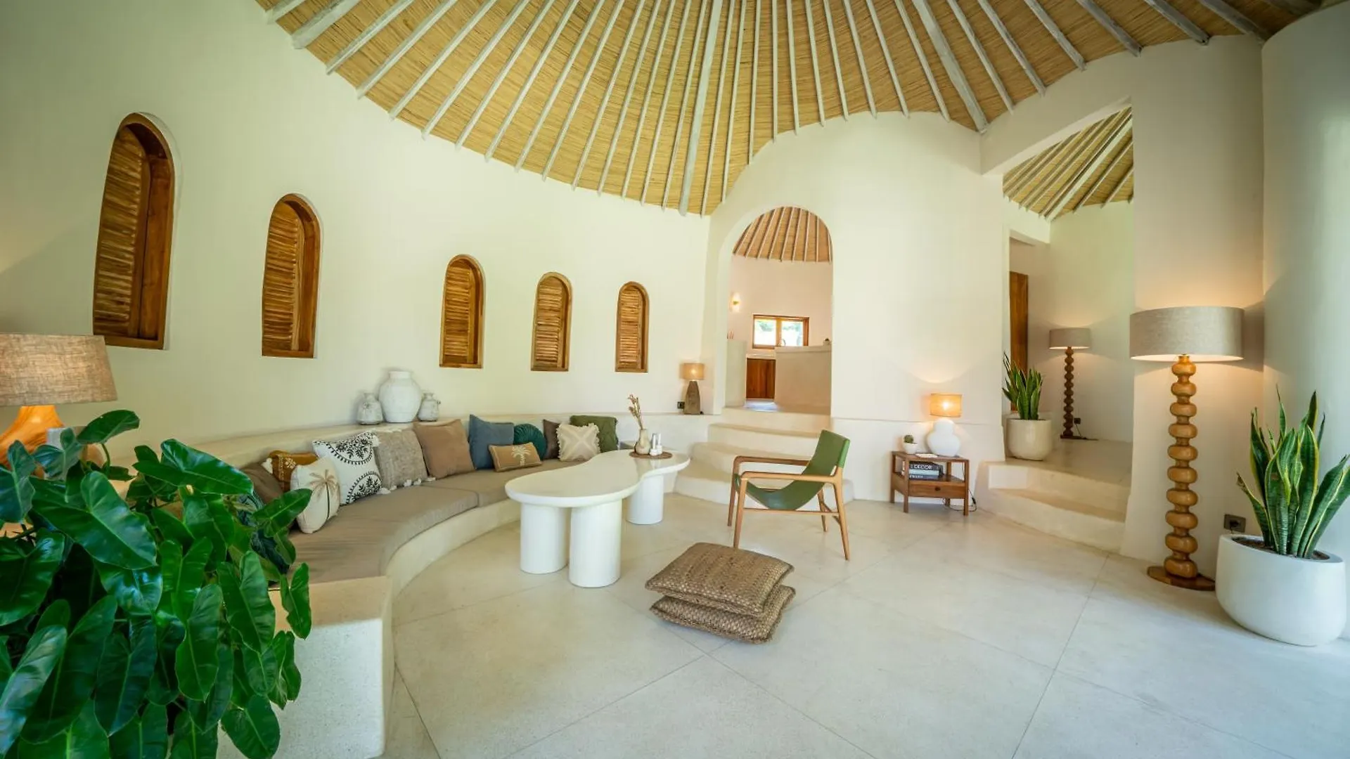 Villa Meraki, 6Br, Incl Breakfast, Heart Of Seminyak, Walking Distance To Restaurants, Bars And Shops, Tropical Garden