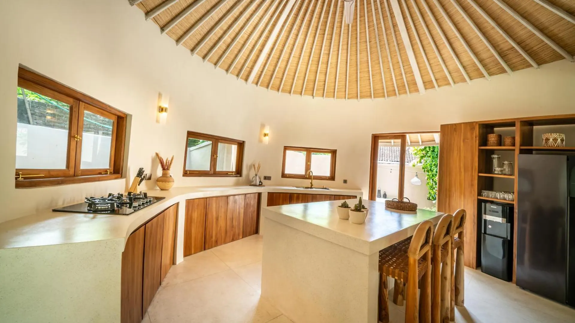 Villa Meraki, 6Br, Incl Breakfast, Heart Of Seminyak, Walking Distance To Restaurants, Bars And Shops, Tropical Garden Seminyak (Bali)