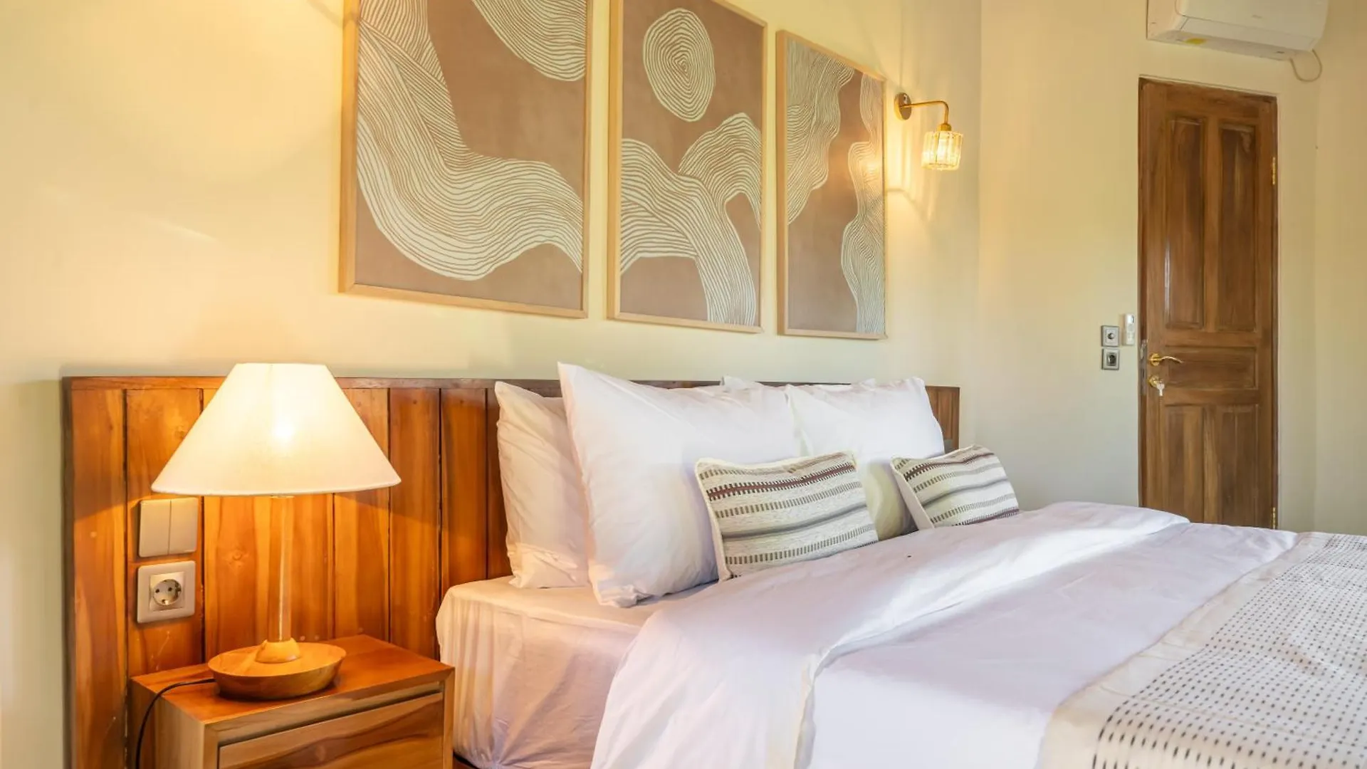 Villa Meraki, 6Br, Incl Breakfast, Heart Of Seminyak, Walking Distance To Restaurants, Bars And Shops, Tropical Garden  Seminyak (Bali)