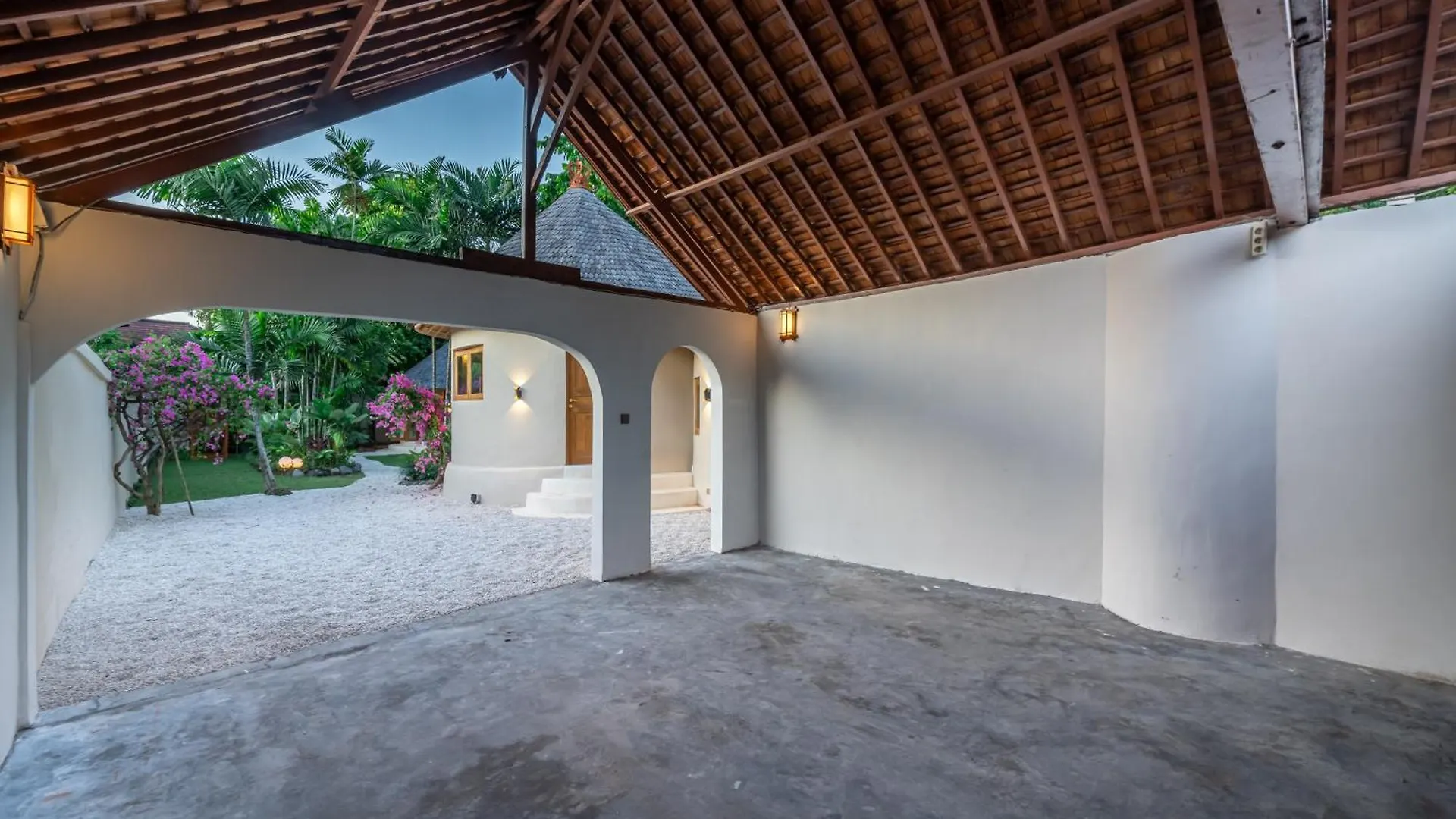 Villa Meraki, 6Br, Incl Breakfast, Heart Of Seminyak, Walking Distance To Restaurants, Bars And Shops, Tropical Garden