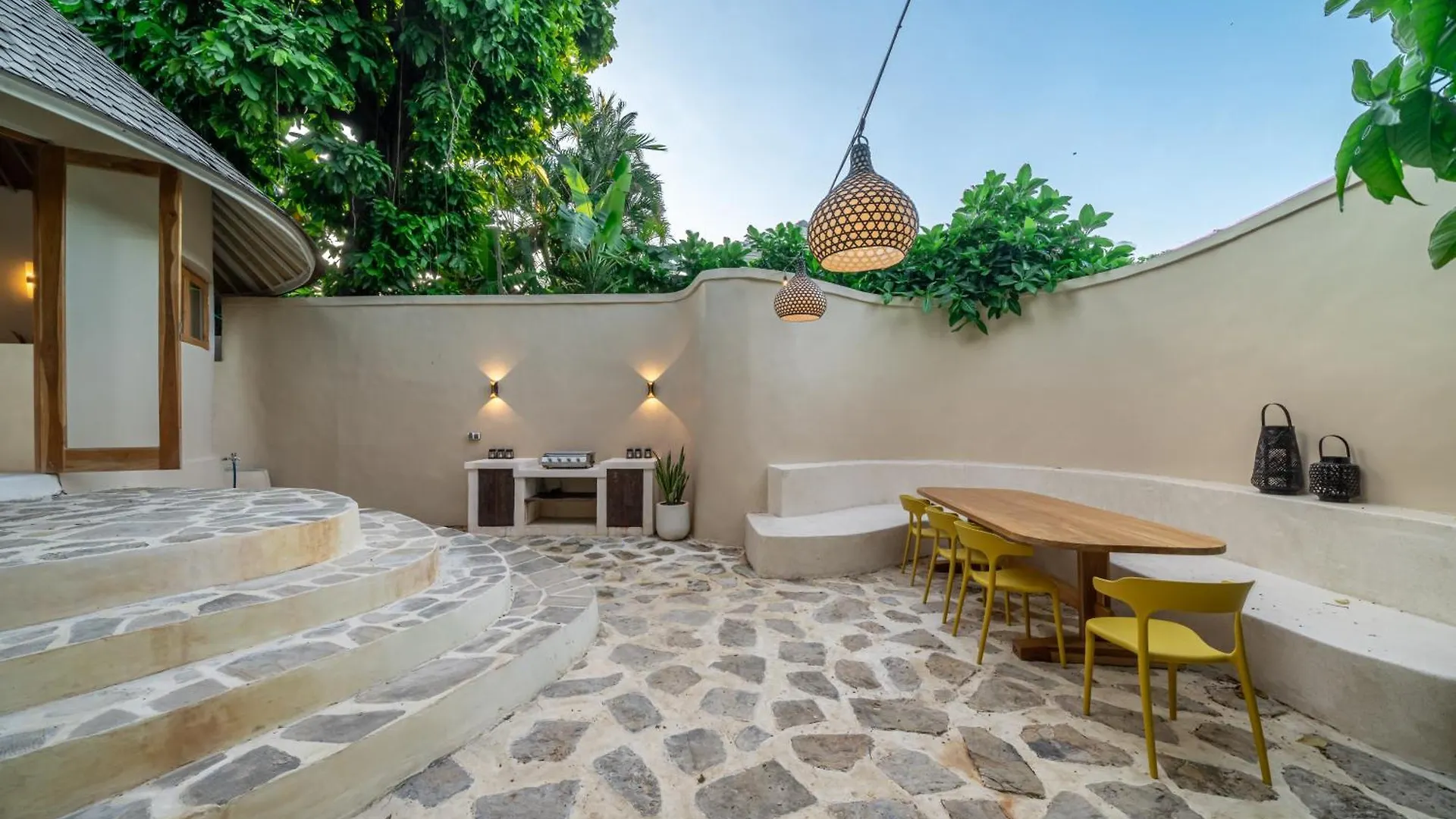 Villa Meraki, 6Br, Incl Breakfast, Heart Of Seminyak, Walking Distance To Restaurants, Bars And Shops, Tropical Garden