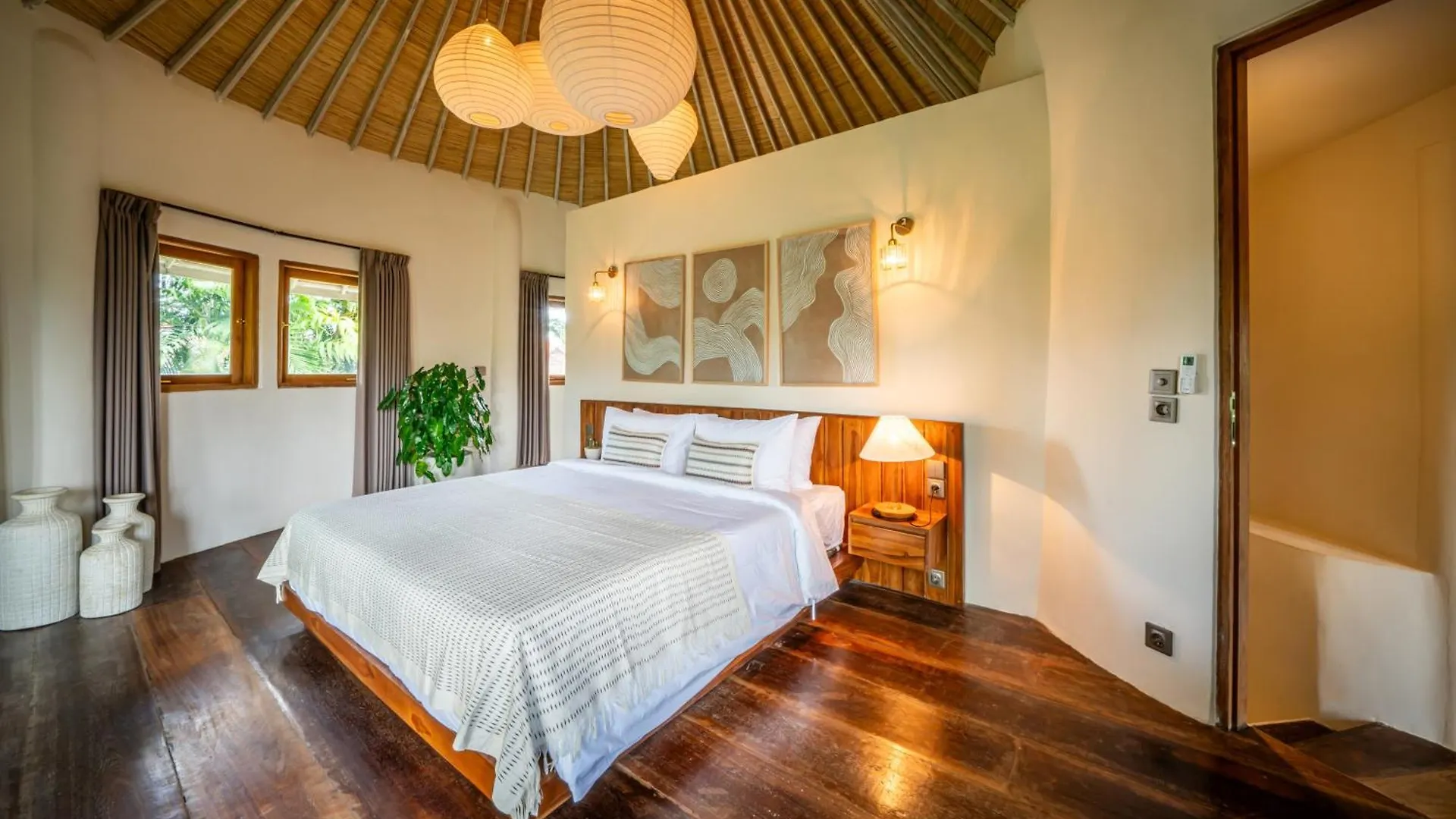 Villa Meraki, 6Br, Incl Breakfast, Heart Of Seminyak, Walking Distance To Restaurants, Bars And Shops, Tropical Garden