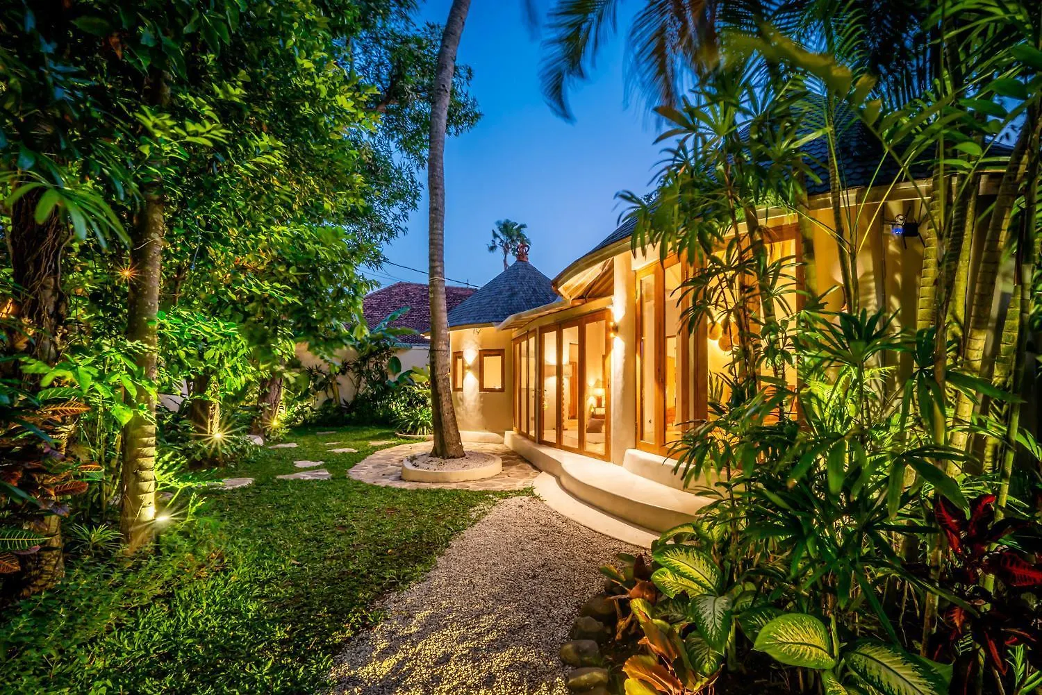 Villa Meraki, 6Br, Incl Breakfast, Heart Of Seminyak, Walking Distance To Restaurants, Bars And Shops, Tropical Garden Indonesia