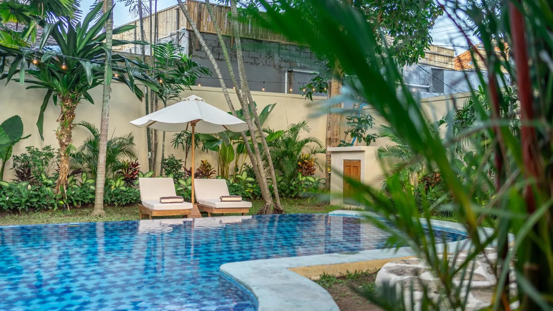 Villa Meraki, 6Br, Incl Breakfast, Heart Of Seminyak, Walking Distance To Restaurants, Bars And Shops, Tropical Garden