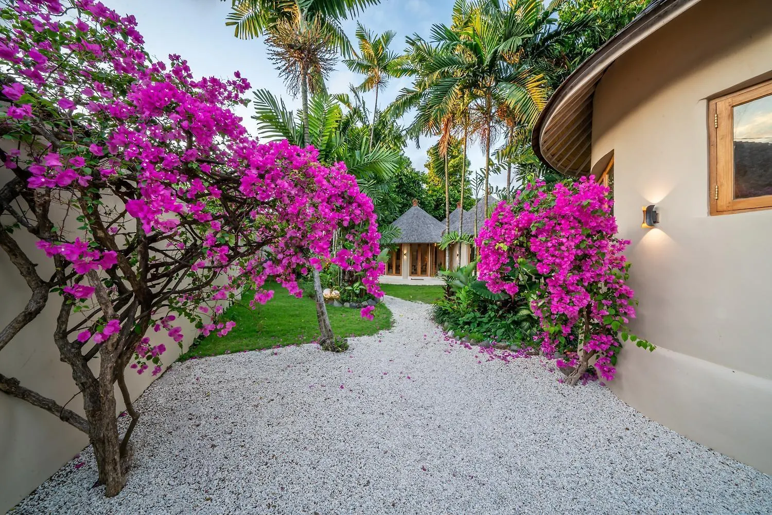 Villa Meraki, 6Br, Incl Breakfast, Heart Of Seminyak, Walking Distance To Restaurants, Bars And Shops, Tropical Garden