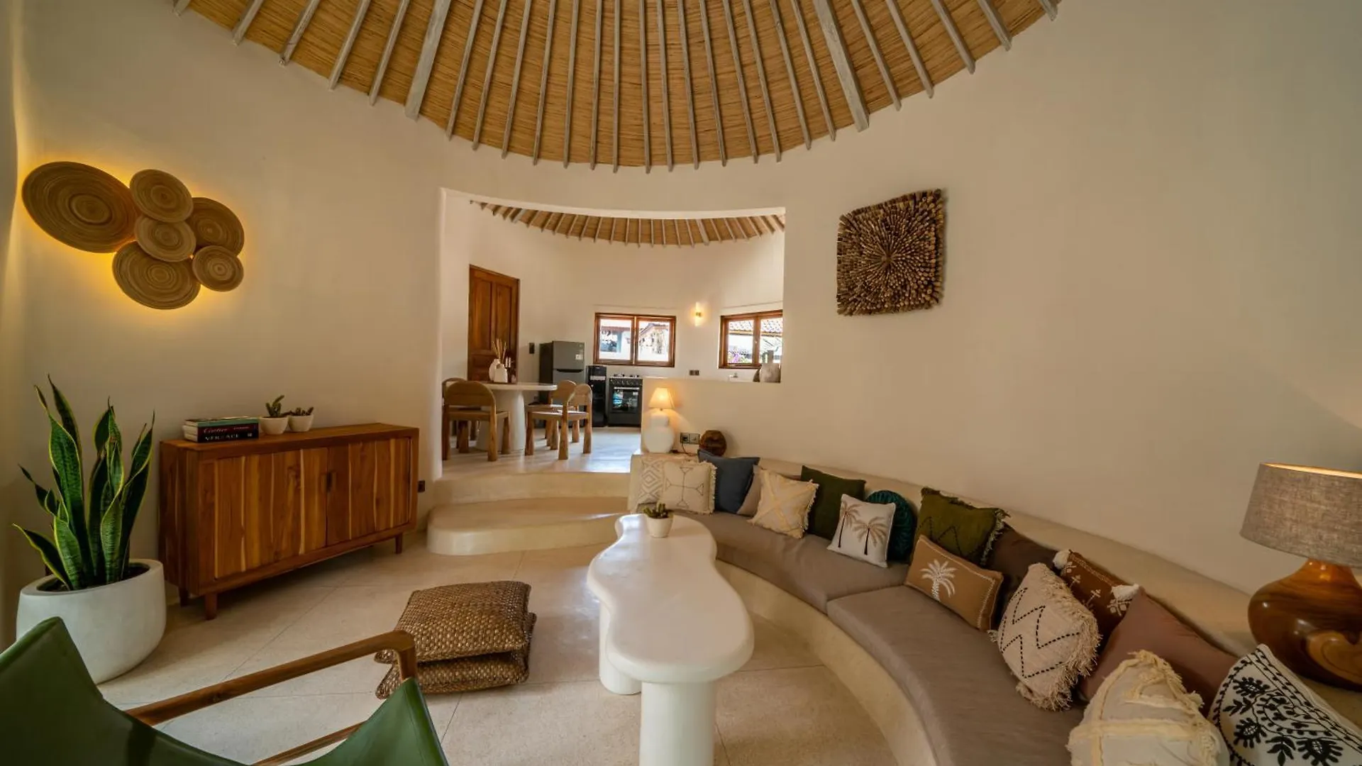 Villa Meraki, 6Br, Incl Breakfast, Heart Of Seminyak, Walking Distance To Restaurants, Bars And Shops, Tropical Garden