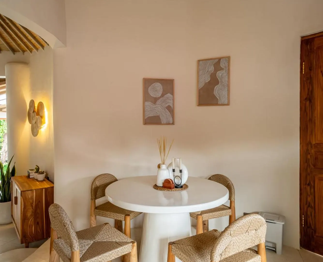 Villa Meraki, 6Br, Incl Breakfast, Heart Of Seminyak, Walking Distance To Restaurants, Bars And Shops, Tropical Garden