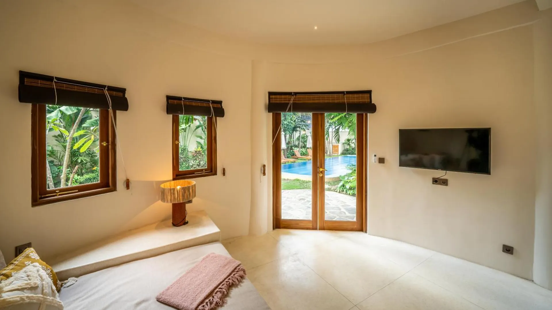 Villa Meraki, 6Br, Incl Breakfast, Heart Of Seminyak, Walking Distance To Restaurants, Bars And Shops, Tropical Garden Indonesia
