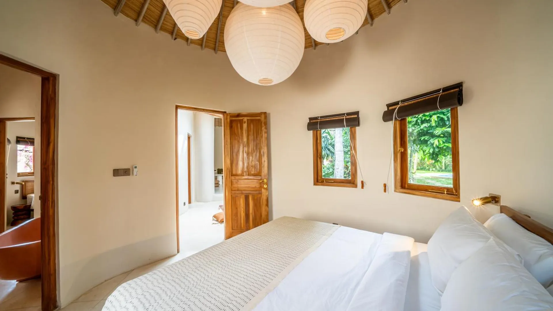 Villa Meraki, 6Br, Incl Breakfast, Heart Of Seminyak, Walking Distance To Restaurants, Bars And Shops, Tropical Garden