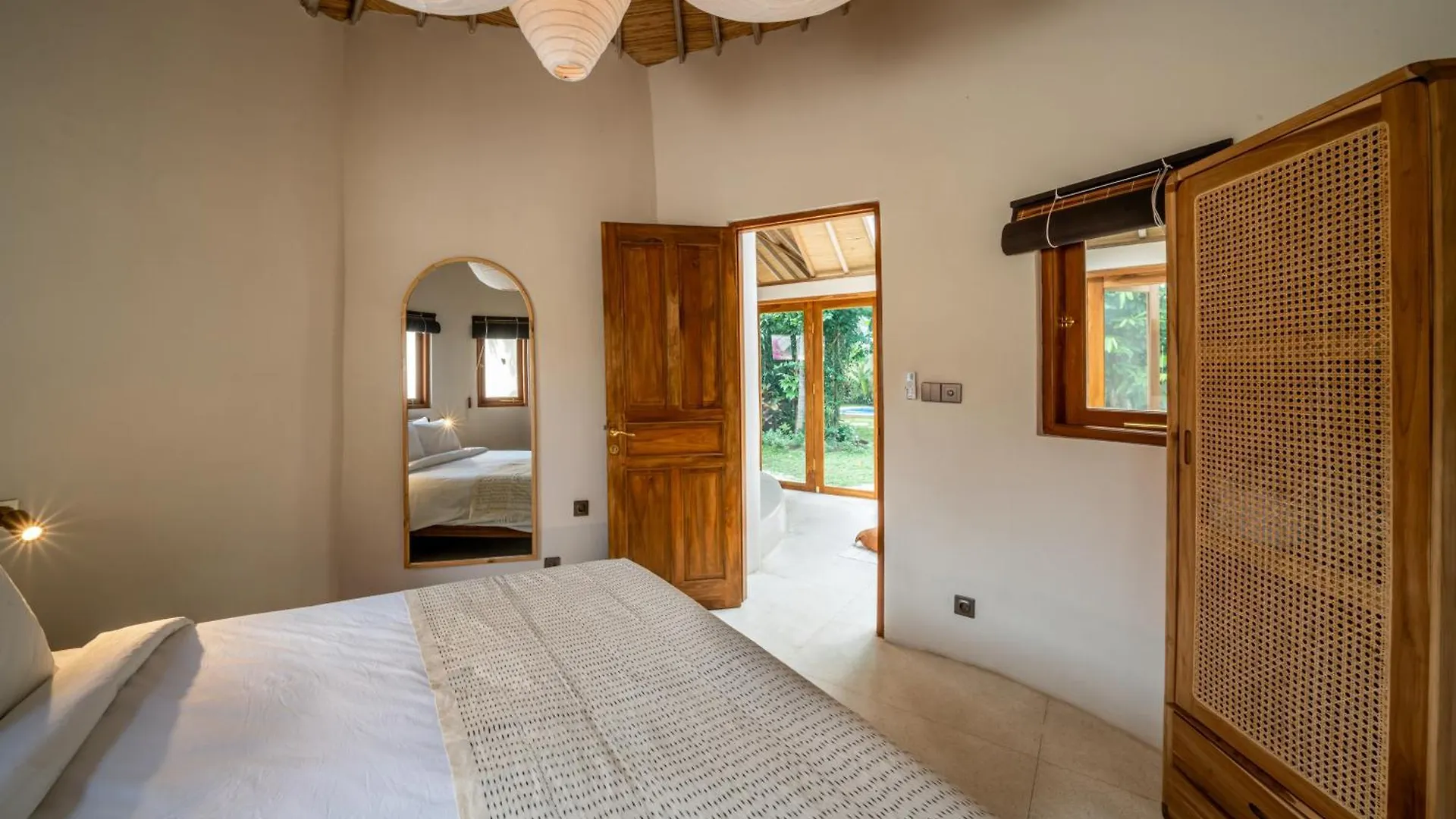 Villa Meraki, 6Br, Incl Breakfast, Heart Of Seminyak, Walking Distance To Restaurants, Bars And Shops, Tropical Garden