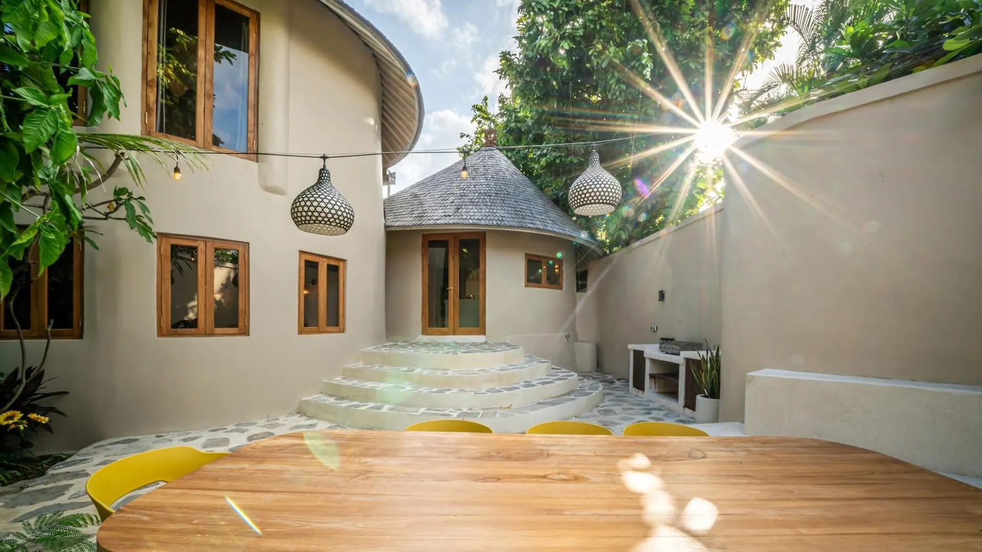 Villa Meraki, 6Br, Incl Breakfast, Heart Of Seminyak, Walking Distance To Restaurants, Bars And Shops, Tropical Garden  Seminyak (Bali)