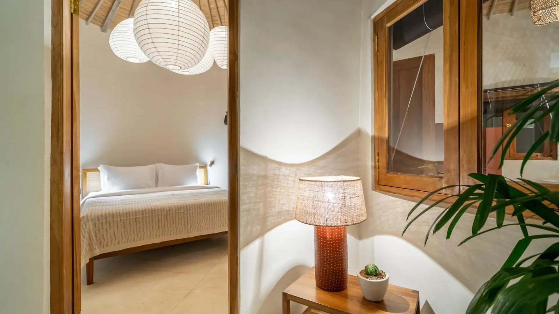 Villa Meraki, 6Br, Incl Breakfast, Heart Of Seminyak, Walking Distance To Restaurants, Bars And Shops, Tropical Garden