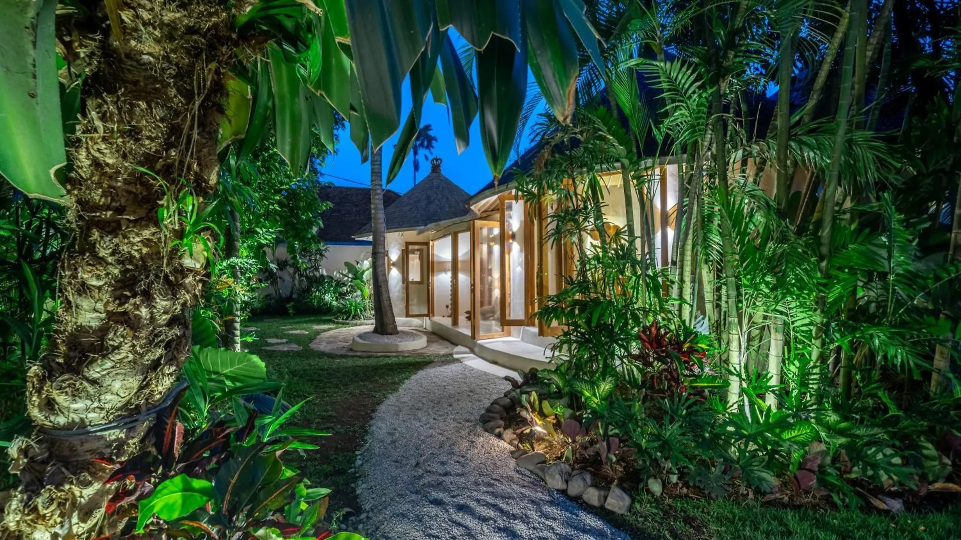 Villa Meraki, 6Br, Incl Breakfast, Heart Of Seminyak, Walking Distance To Restaurants, Bars And Shops, Tropical Garden Indonesia